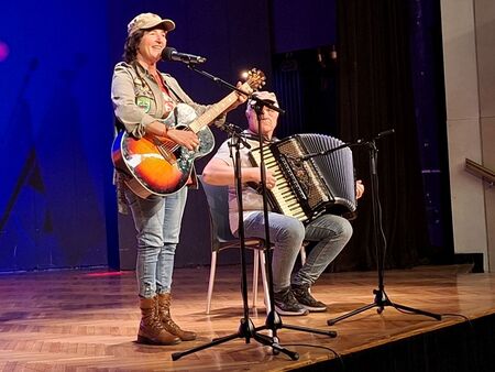 Marjetka Popovski in Miran Pečenko_ V spomin na dan upora  (12)